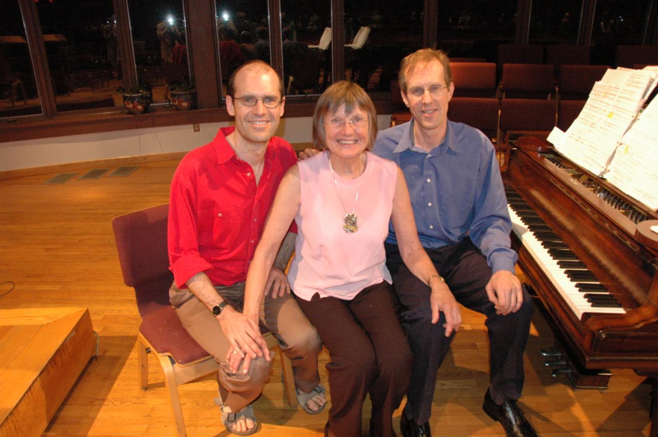 moms_concert_with_sons_3953.jpg